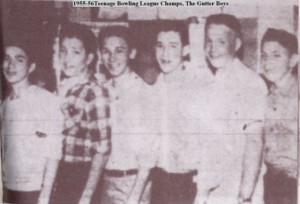 Маленький Боб Дилан (второй слева) и его друзья из Хиббинга