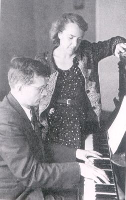 Д.Д.Шостакович с женой Ниной Васильевной, которой посвящена опера