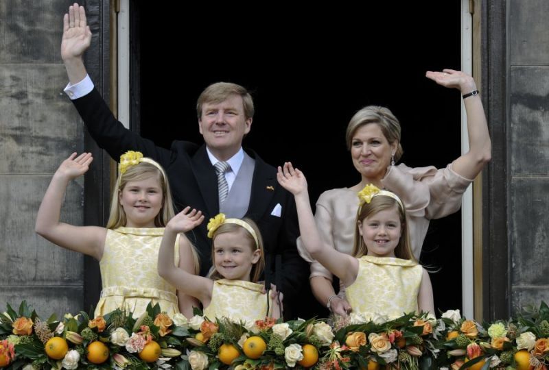 Король Нидерландов Виллем-Александр, королева Максима с детьми