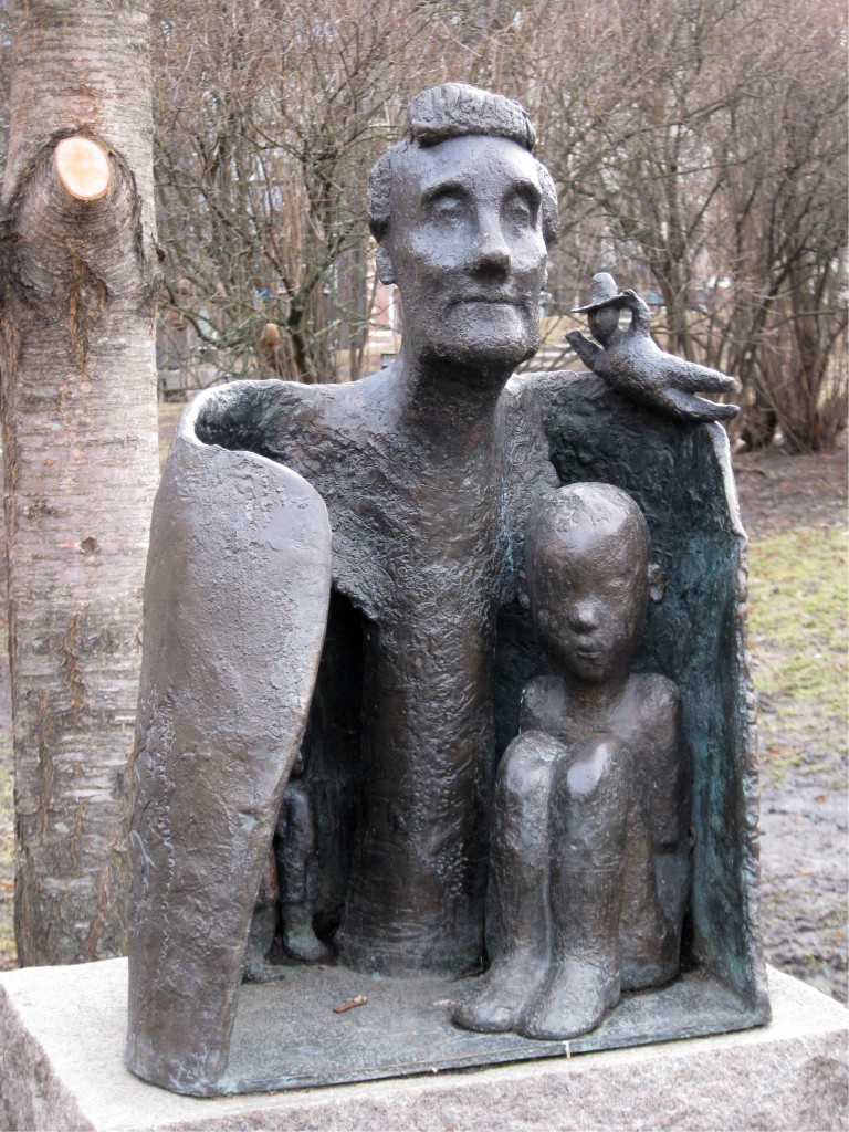 2010-03-30-astrid-lindgren-statue-2926