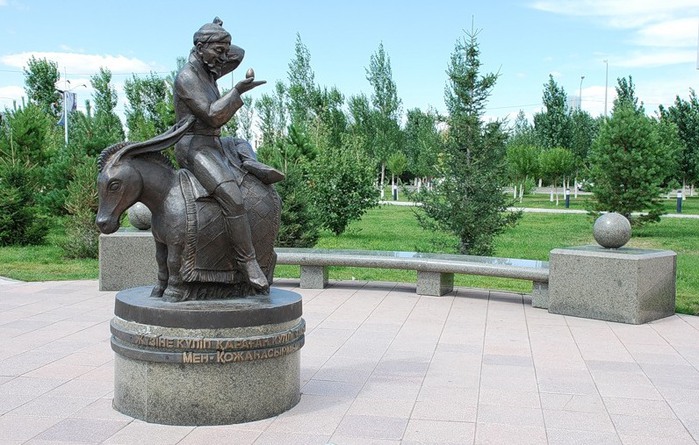 Памятник Насреддину в Астане (Казахстан)