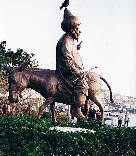 Памятник Ходже Насреддину в Стамбуле