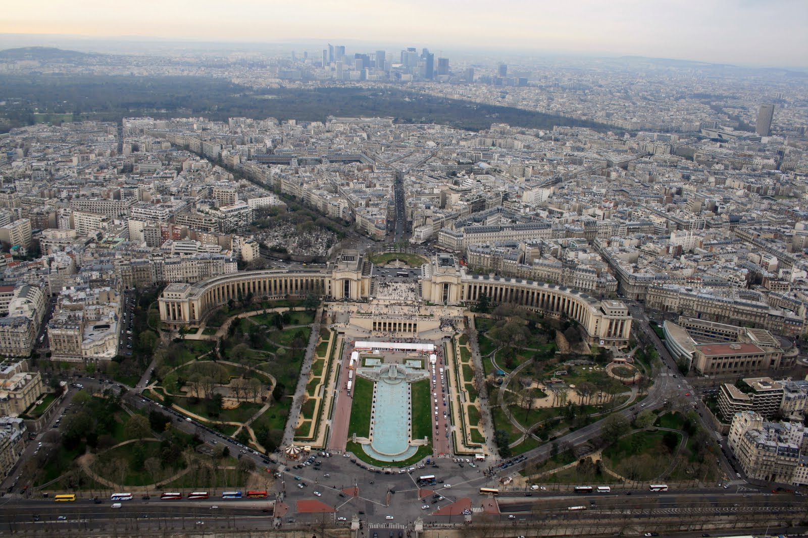 Вид на париж с эйфелевой башни. Трокадеро в Париже. Париж с высоты птичьего полета. Высота Эйфелевой башни в Париже.